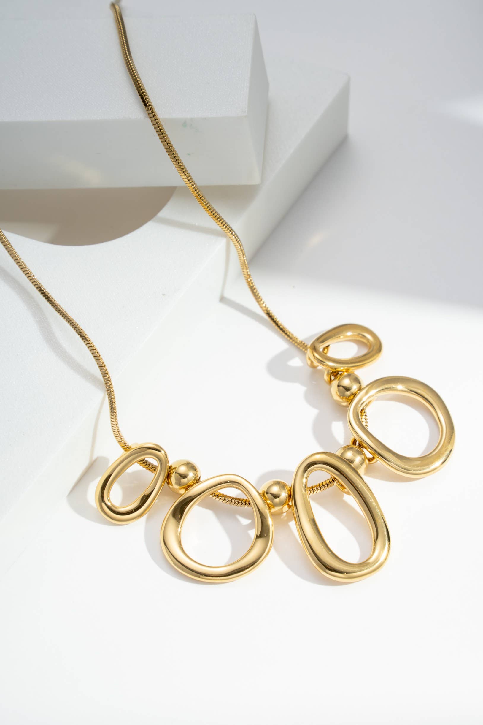 Collier perles sphériques