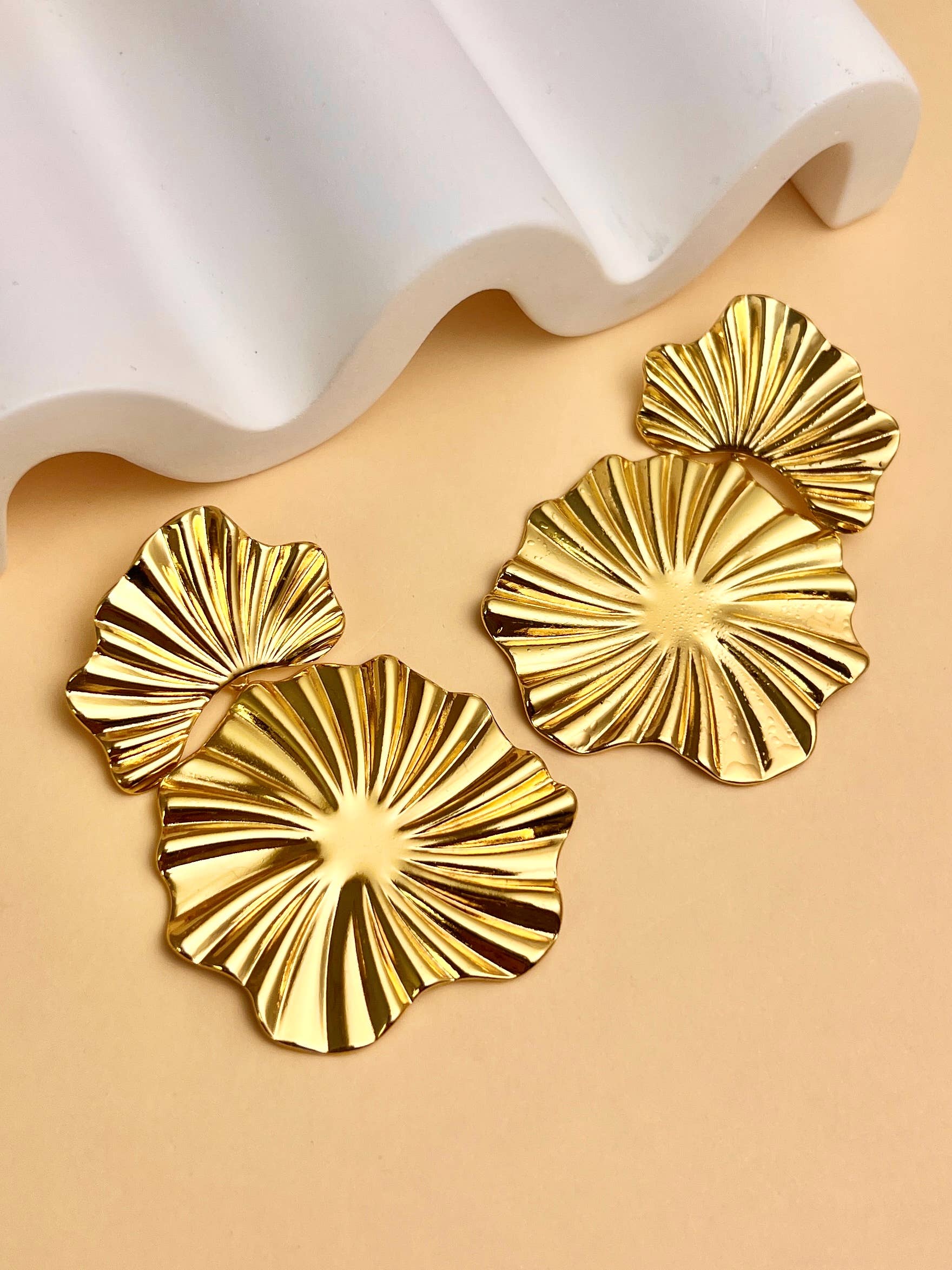 Boucle d'oreille pendante design Fleur