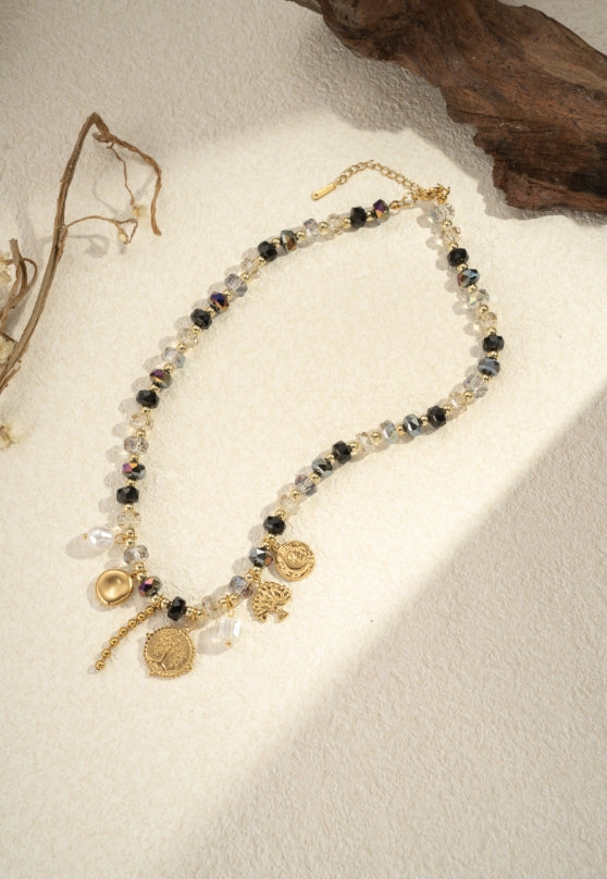 Collier perle fine noir or avec pendentif symbolique élégant